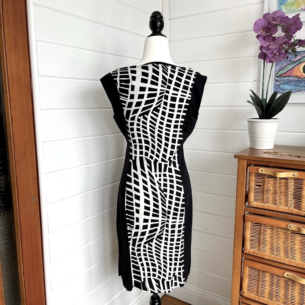 🆕 Point Zero Size XL Black & White geometric design knee-length dress - Picture 3 of 11